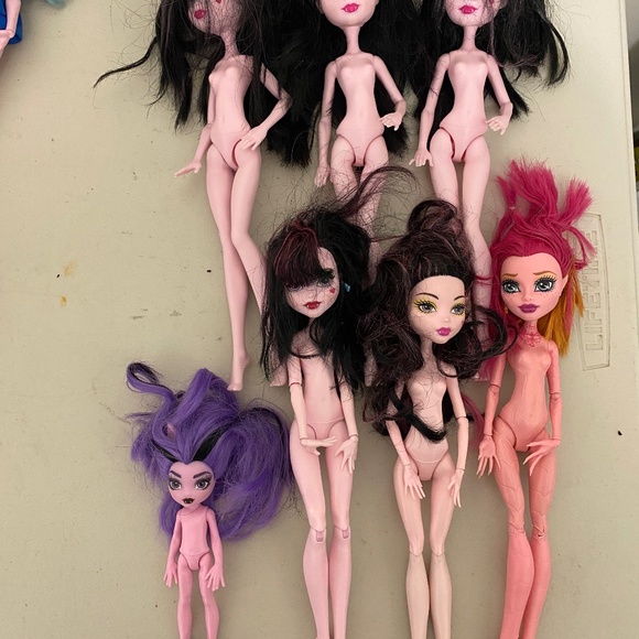 7 Monster High Dolls lot. - Picture 1 of 16